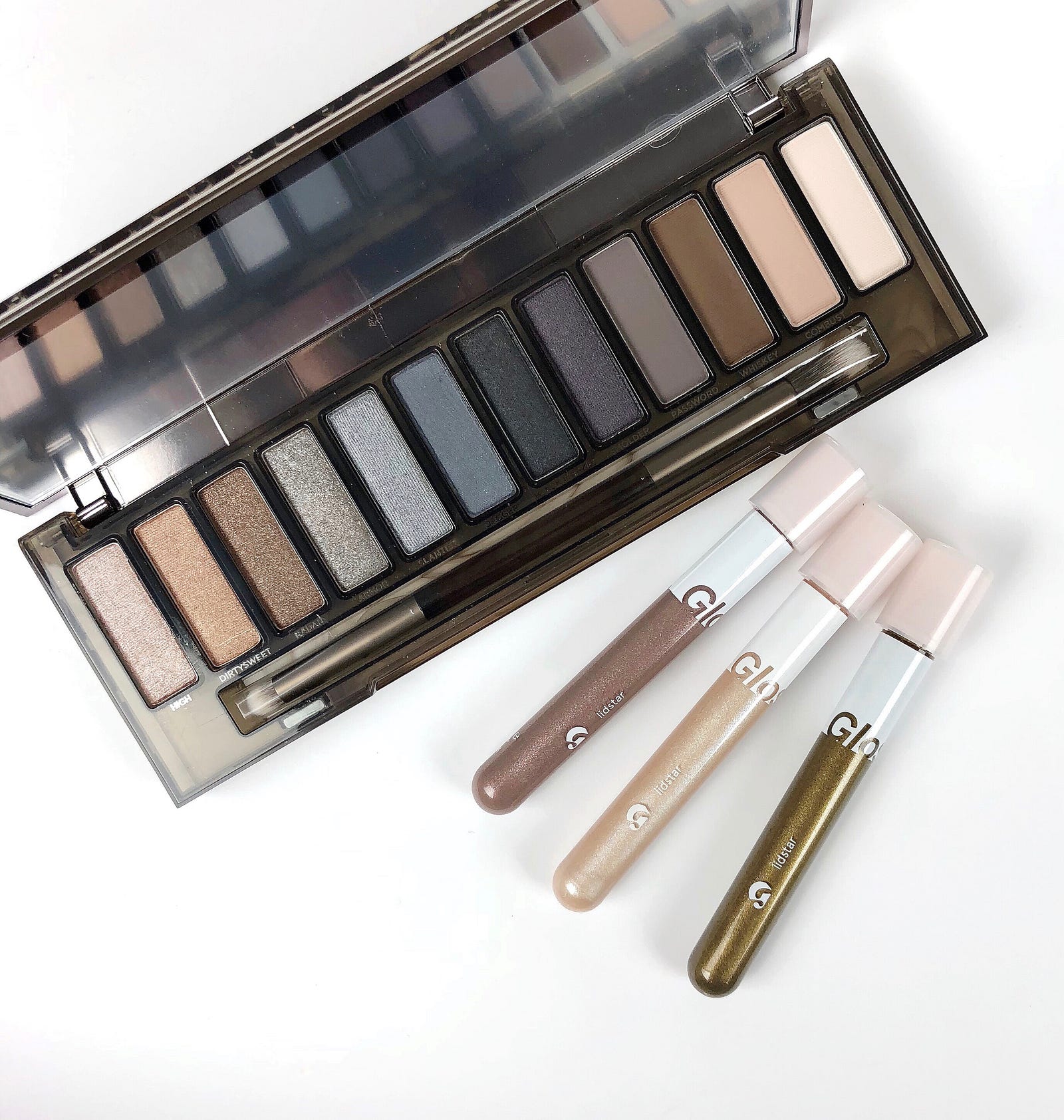 Glossier Debuted Lidstar Eyeshadow at The 2019 Oscars pictures Glossier Debuted Lidstar Eyeshadow at The 2019 Oscars photo