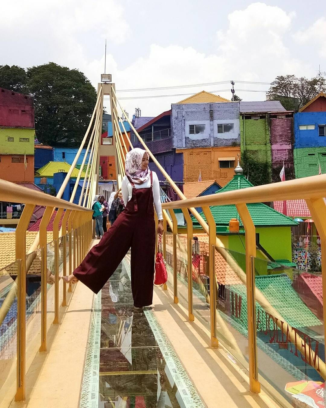 Kampung Warna  Warni Jodipan di Malang Kini Punya Jembatan  