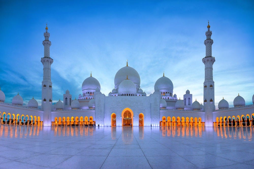 Sheikh Zayed Grand Mosque A Marvel That United The World This Architectural Work Of Art Is One The World S Largest Mosques With A Capacity For An Astonishing 40 000 Worshippers It Features 82 Domes