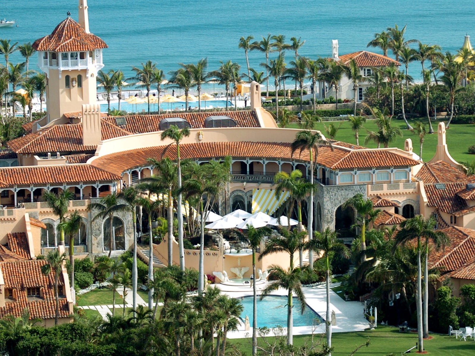 Trump Sings Hotel MaraLago BullshitIST