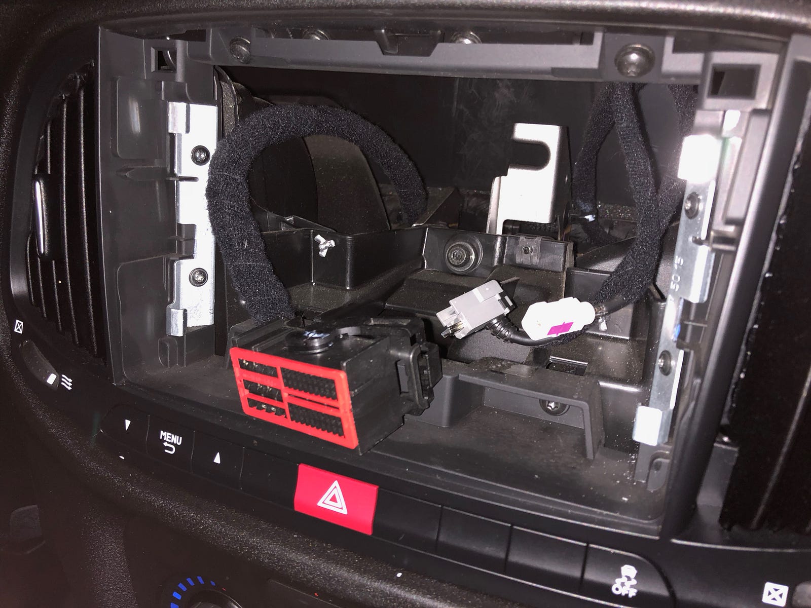 Guide How to Install an Aftermarket Radio in a RAM Promaster City