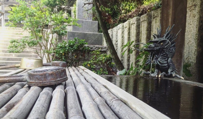 A dragon sculpture at the temizuya of Ryuko-ji in Kanagawa Prefecture’s island of Enoshima