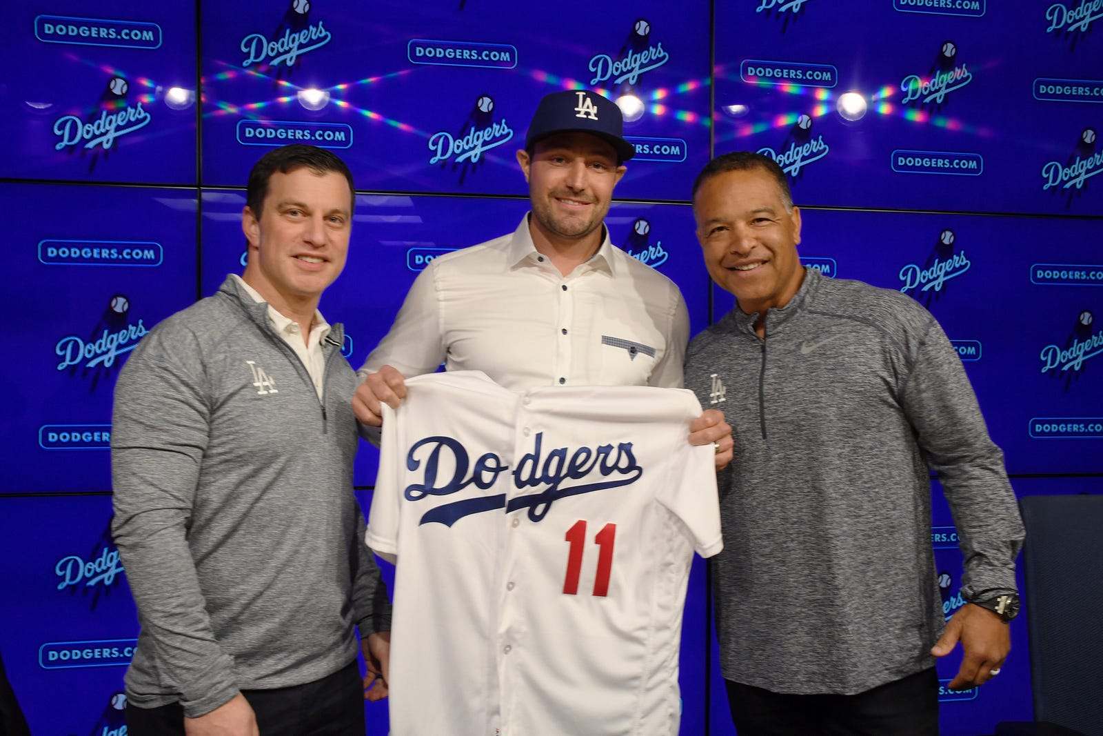 Dodgers officially announce signing of outfielder A.J. Pollock