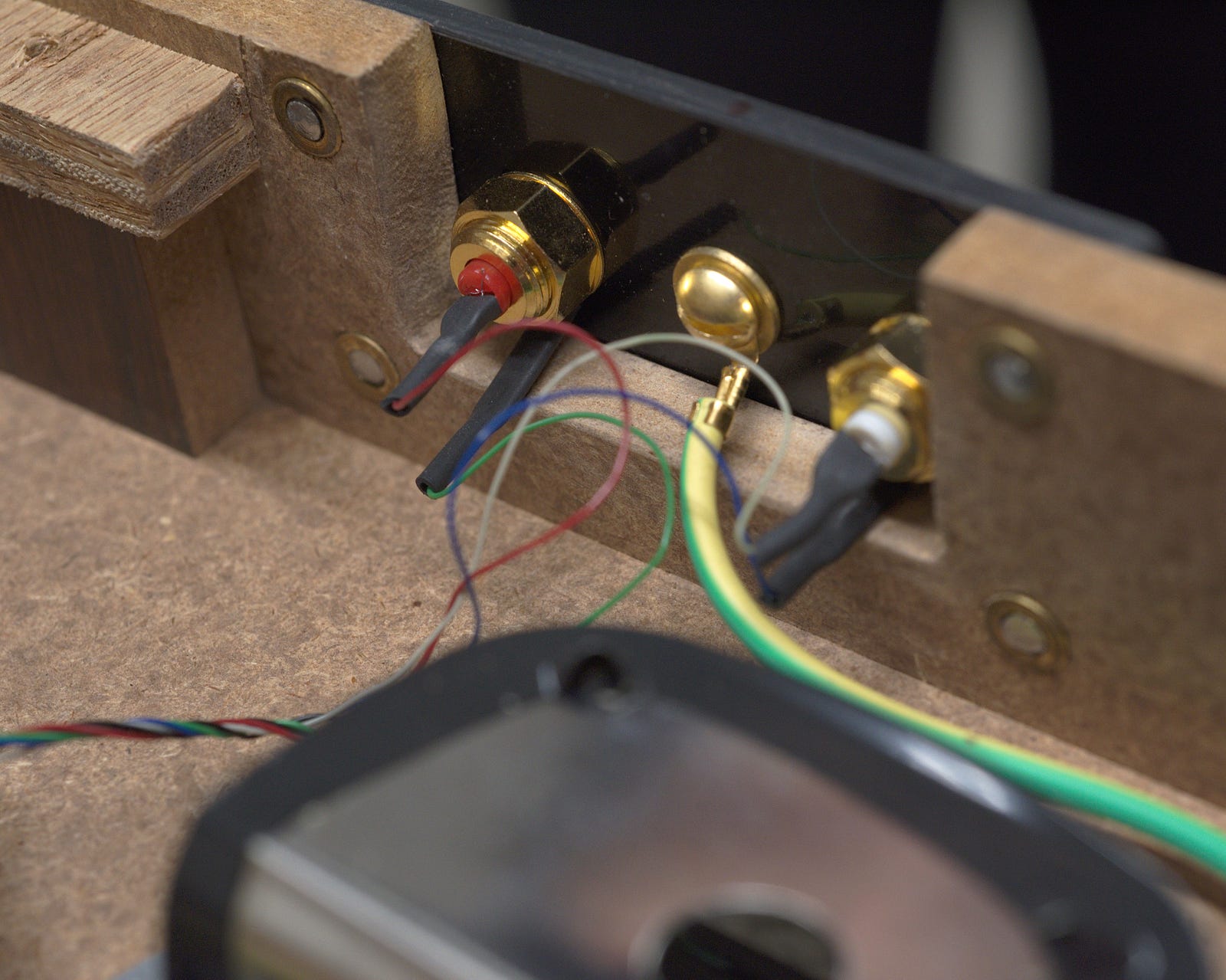 DIY RCA Jacks and Grounding for my Vintage Yamaha YPB2 Turntable