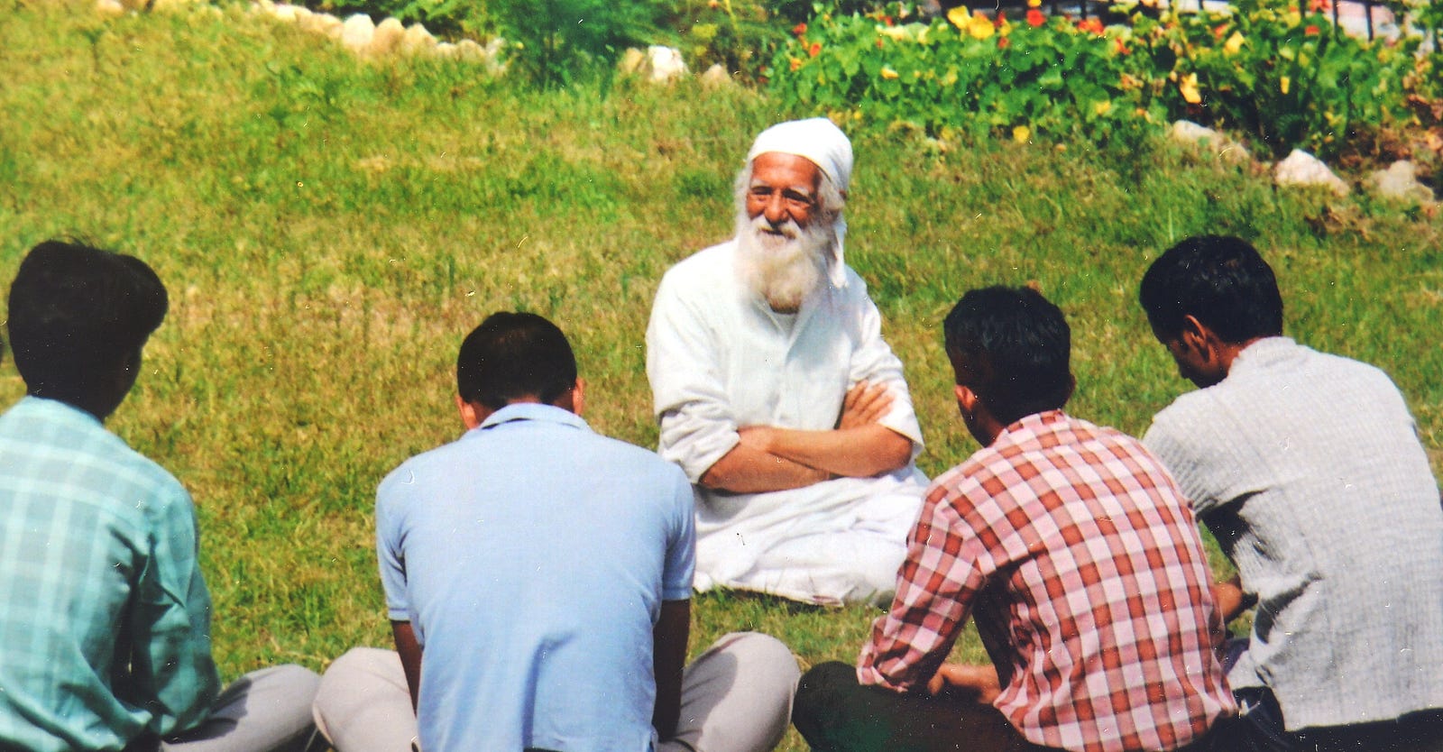 Sunderlal Bahuguna, a pivotal figure of the Chipko movement and environmental activist in India. Bahuguna passed away recently aged 94, from complications of COVID-19. Image credit: रघुबीर सिंह, CC BY-SA 4.0 <https://creativecommons.org/licenses/by-sa/4.0>, via Wikimedia Commons
