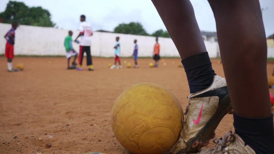  Play Project usai meluncurkan produk inovatif terkait sebuah  √ One World Futbol, Bola yang Tidak Bisa Dihancurkan