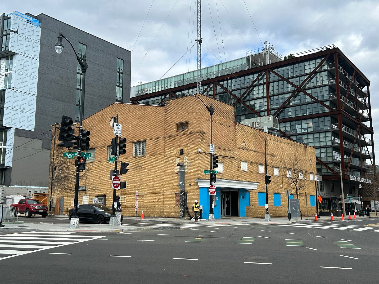 The exterior of the 9:30 club at the corner of 9th and V Streets.