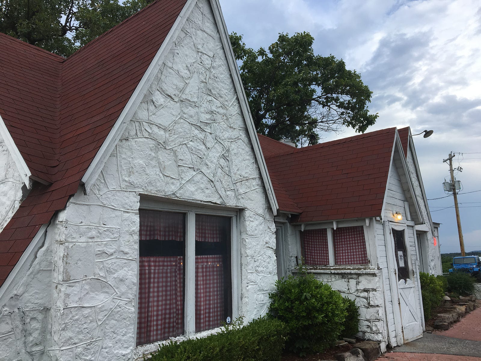 Top 14 Iconic Restaurants In Northwest Arkansas Nwa Travel Guide Herman S Ribhouse