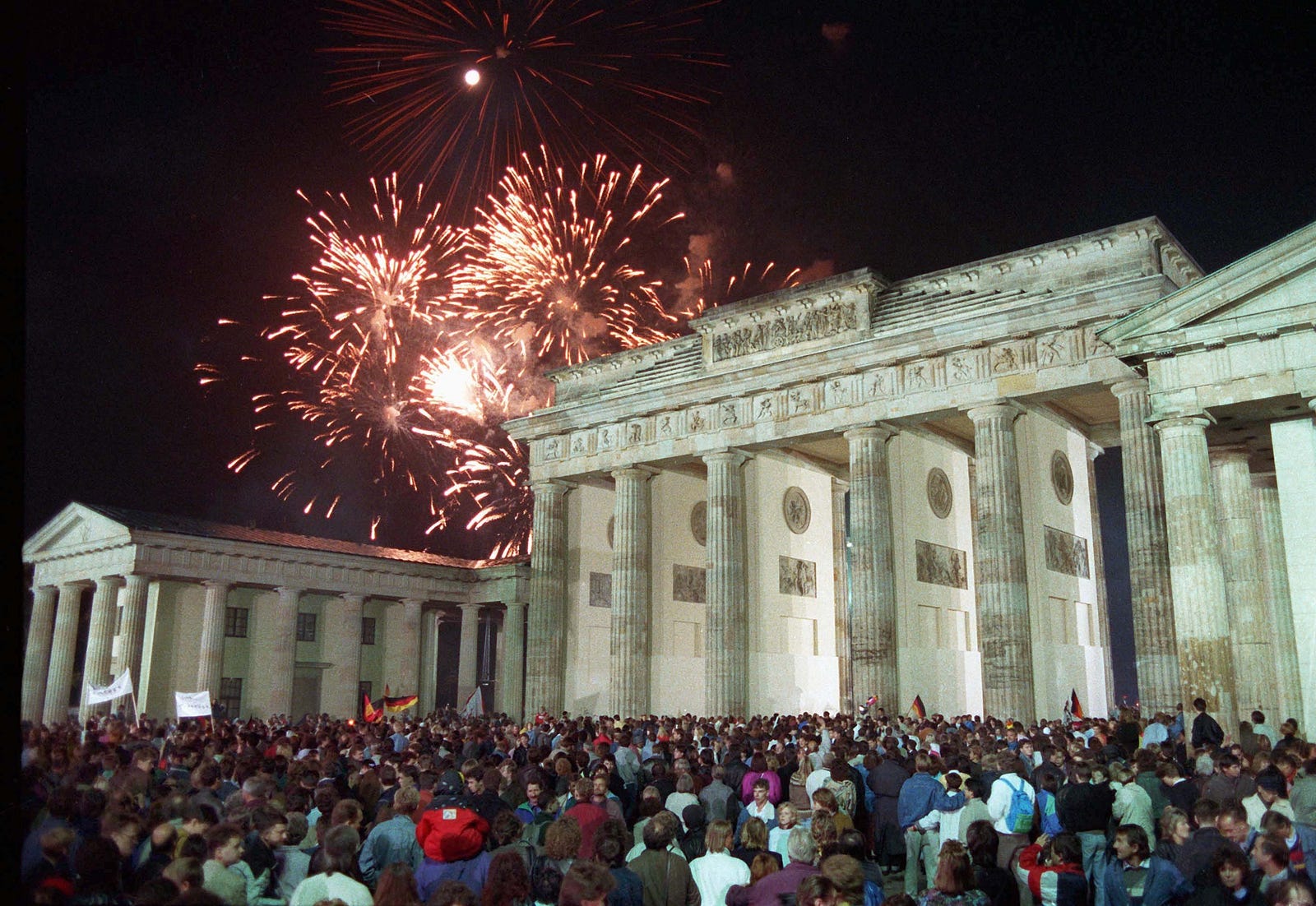 27 Jahre Wiedervereinigung — Deutschland einig Vaterland?