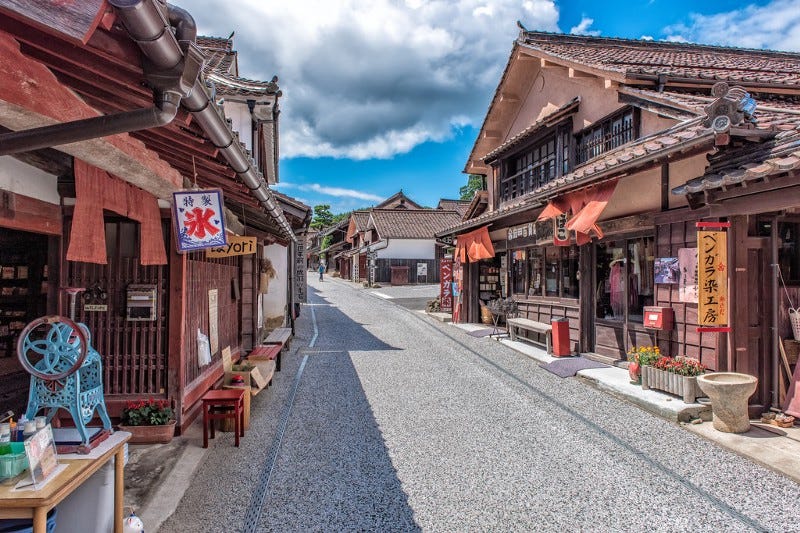 The crimson bengara-died townscape of Okayama Prefecture’s Fukiya
