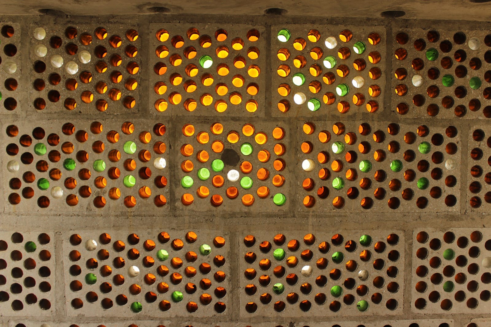 Bottle wall Medium