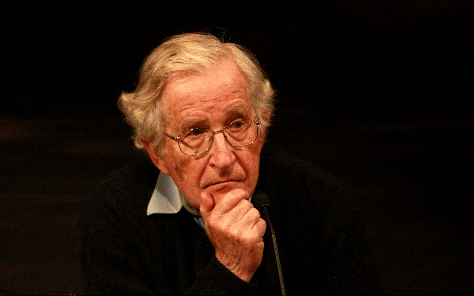 El concepto ayuda humanitaria es casi todo acto agresivo de cualquier potencia: Chomsky 
