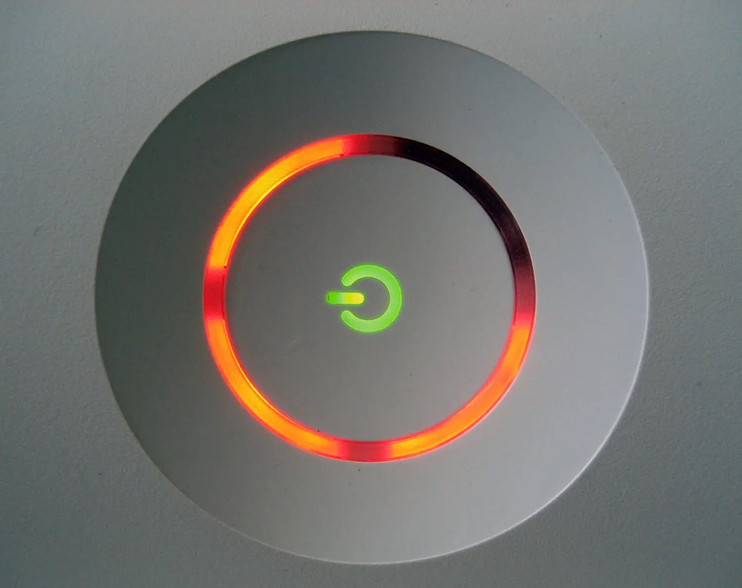 An image of the Xbox 360’s green power symbol surrounded by a bright red ring of lights that’s only 75% complete. The red rings are an indication that the system’s hardware has failed.