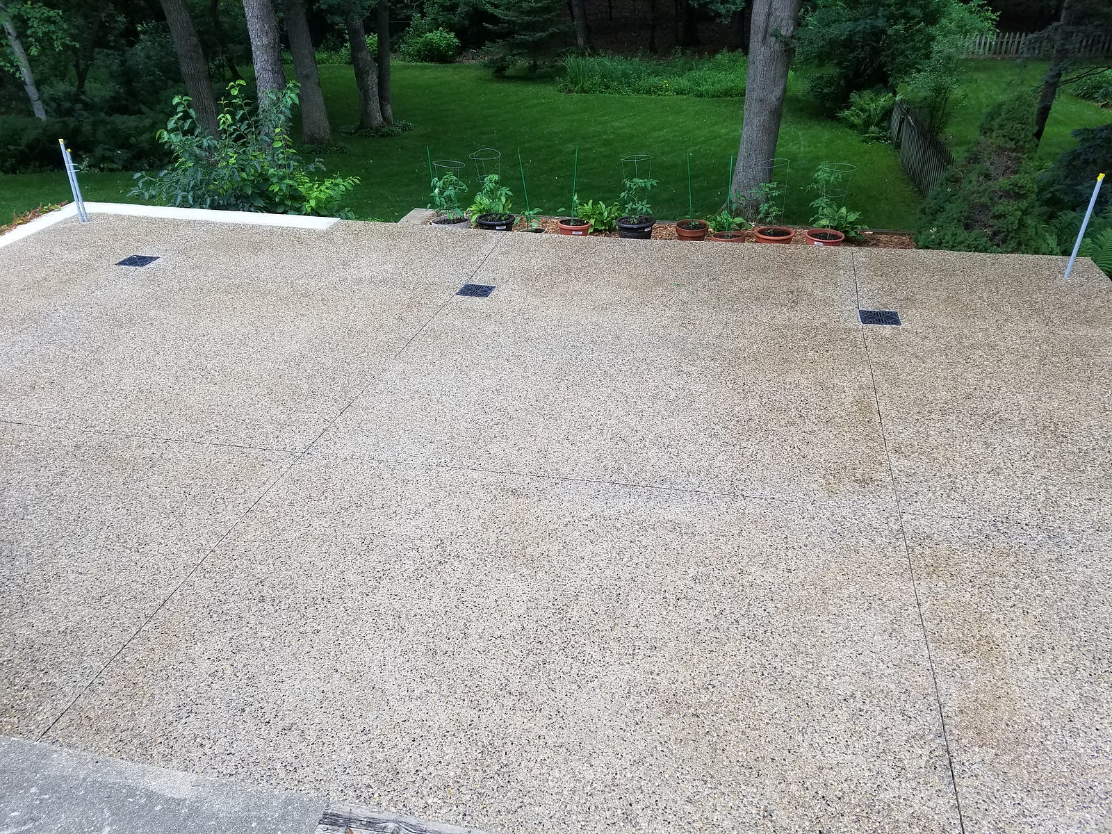 Exposed Aggregate Concrete for Landscaping Driveway Lines
