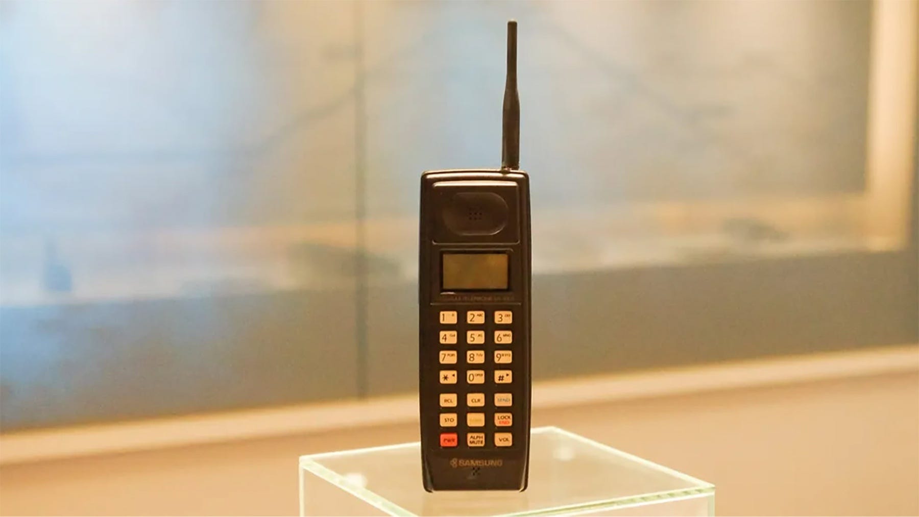 The First Samsung Mobile Phone