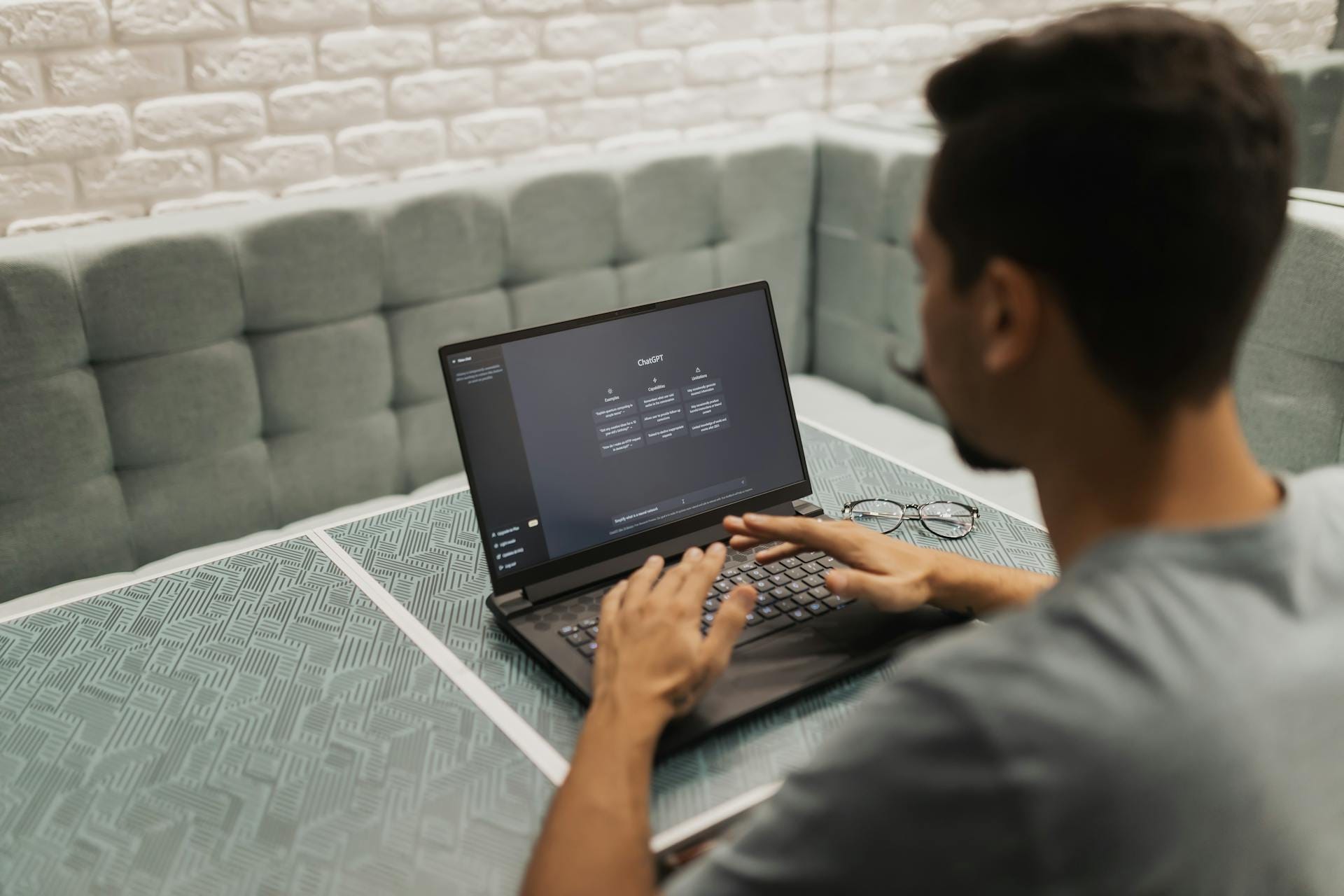How People Are Actually Making Money Online in 2026 Using Al