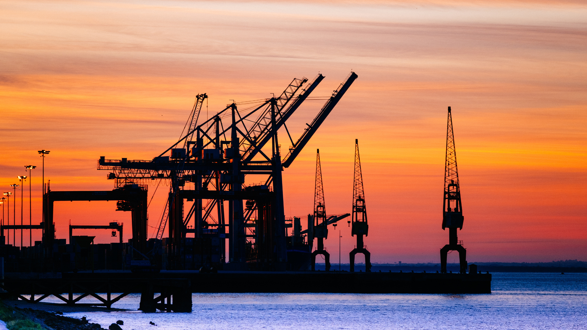 When Oil Surges and Stocks Begin to Slow, Bitcoin Usually Struggles. This Time, It Isn’t