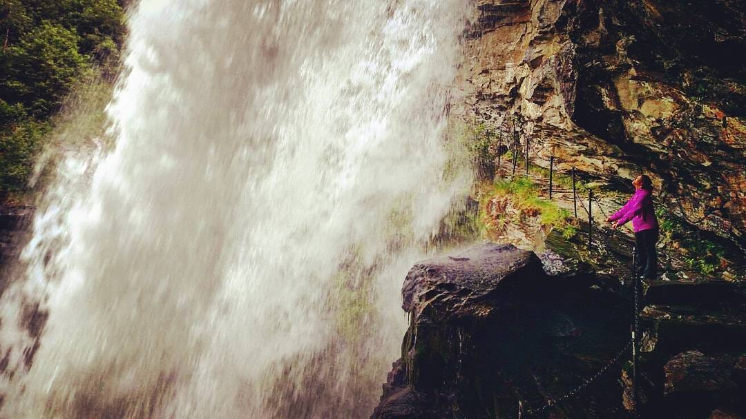 Need a Shower? No problem, just hike up to this beauty and stand behind it, while getting drenched and splashed. Just hang on tight! #holdon #waterfall #waterfalls #waterfallhike #hiking #explore #exploremore #exploreeverything #travel #travelgram #travelling #traveling #travelphotography #nature #norway #inspiration #happiness #instamood #instagood #mashpics #thephotosociety #insta #instagram