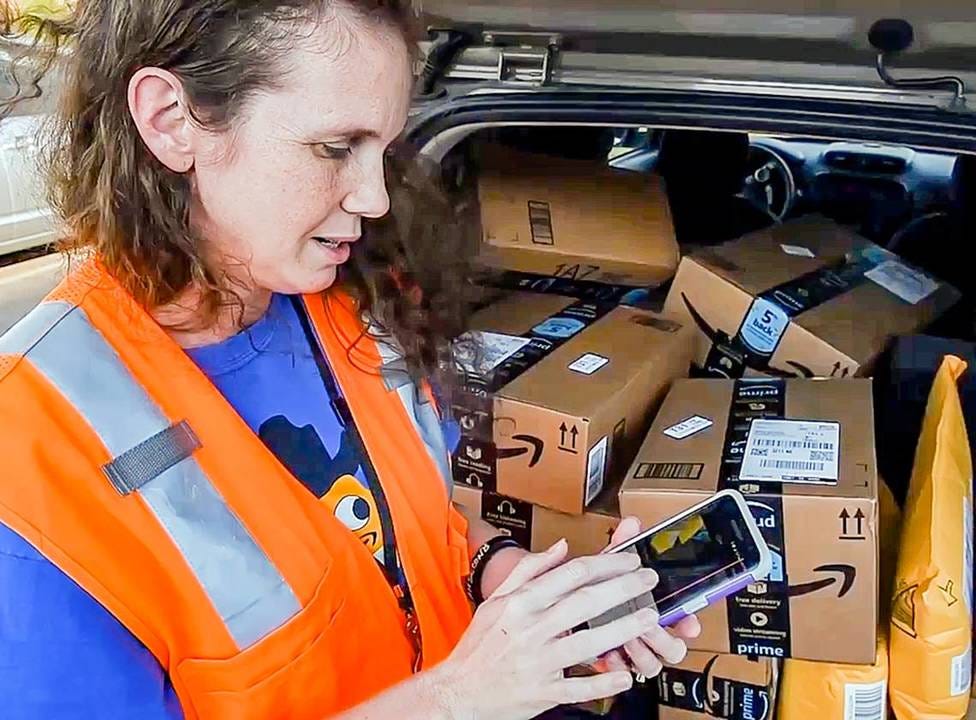 Amazon Delivery Partner (Source: [here](https://cf-images.us-east-1.prod.boltdns.net/v1/static/5502557046001/5c3a9ff3-3b8e-4f7d-b7ee-b427dc937990/2ac9e6aa-940c-4406-a36f-8ba150a35ca4/1280x720/match/image.jpg))