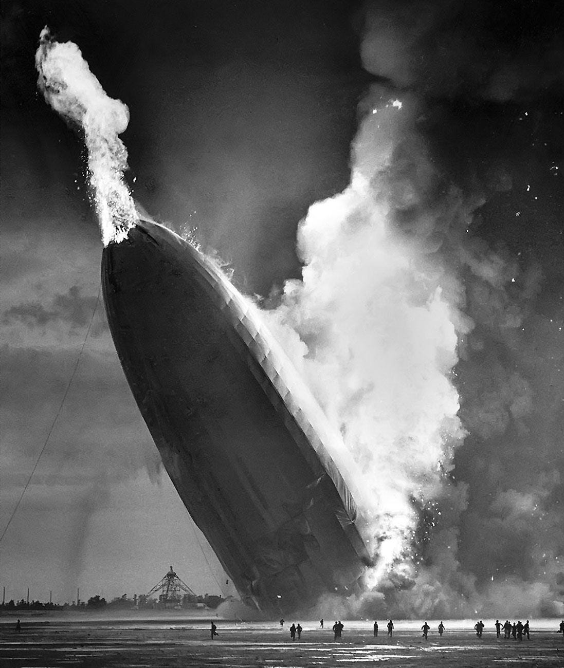 Starten på slutten. Hindenburg går opp i flammer over New York. Kilde: Wikipedia 