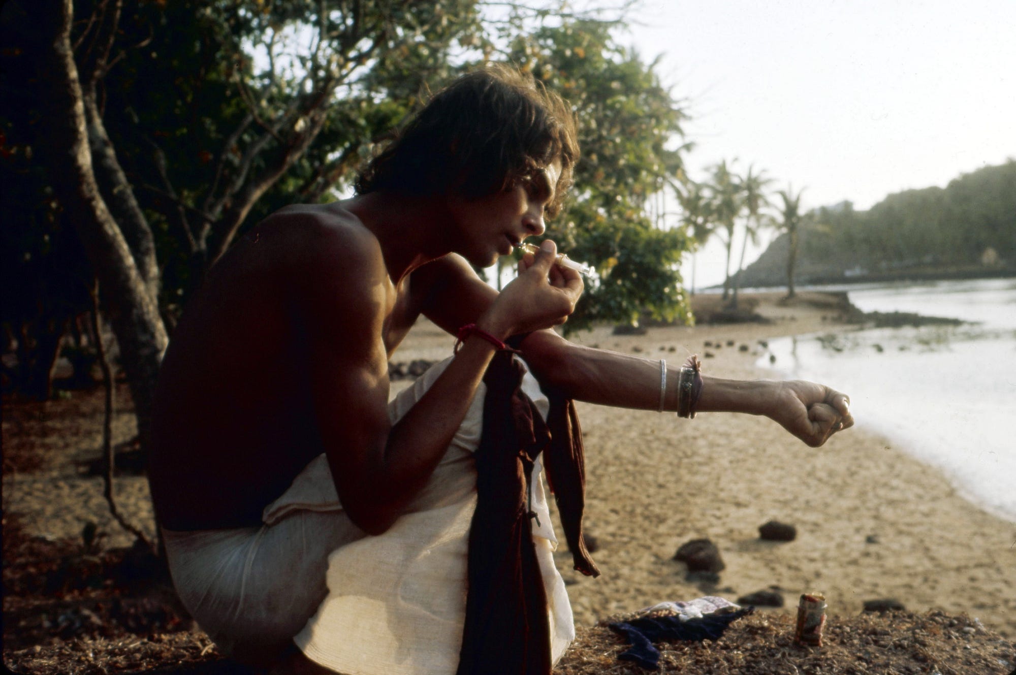 These Absurd Photos Of Young Travelers On The Hippie -5946