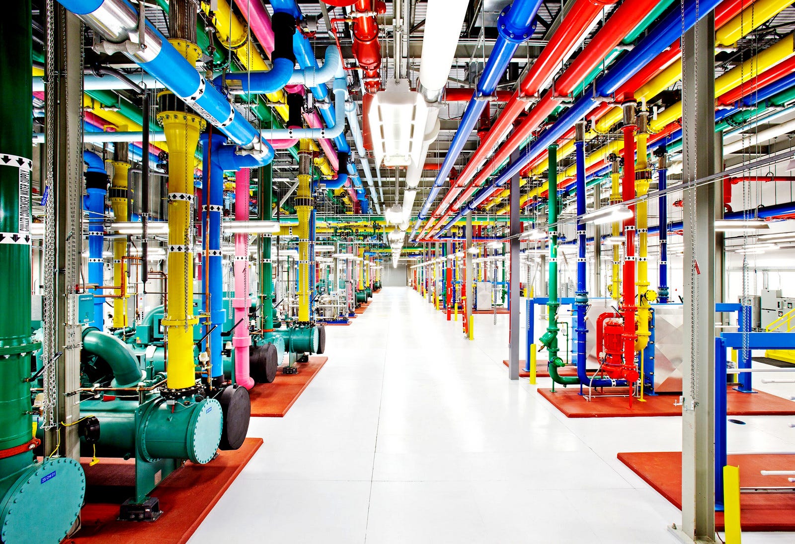 Google Datacenter Pipes — Jorge Jorquera — (CC-BY-NC-ND-2.0)