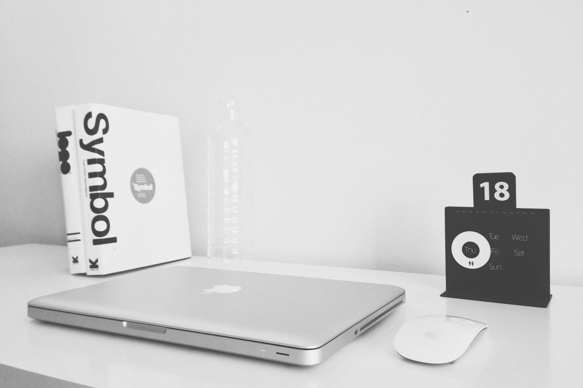 15 popular black and white logos