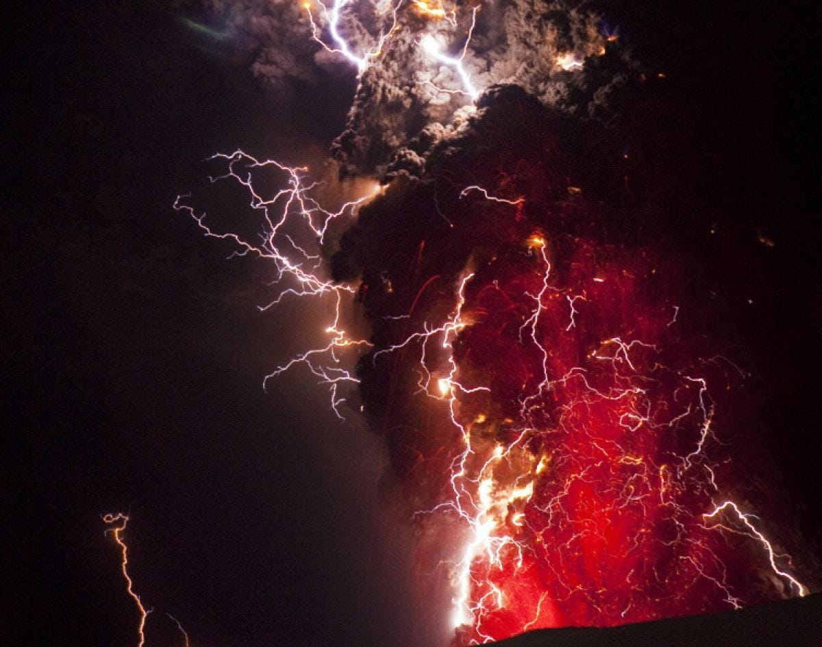 Mostly Mute Monday: Volcanic Lightning – Starts With A Bang! – Medium