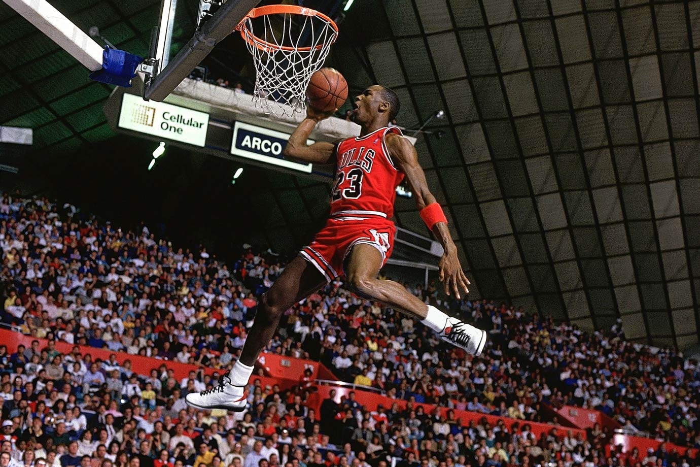 Michael Jordan’s Iconic Free Throw Line Dunk — 1998 All-Star Weekend. ⛹🏿