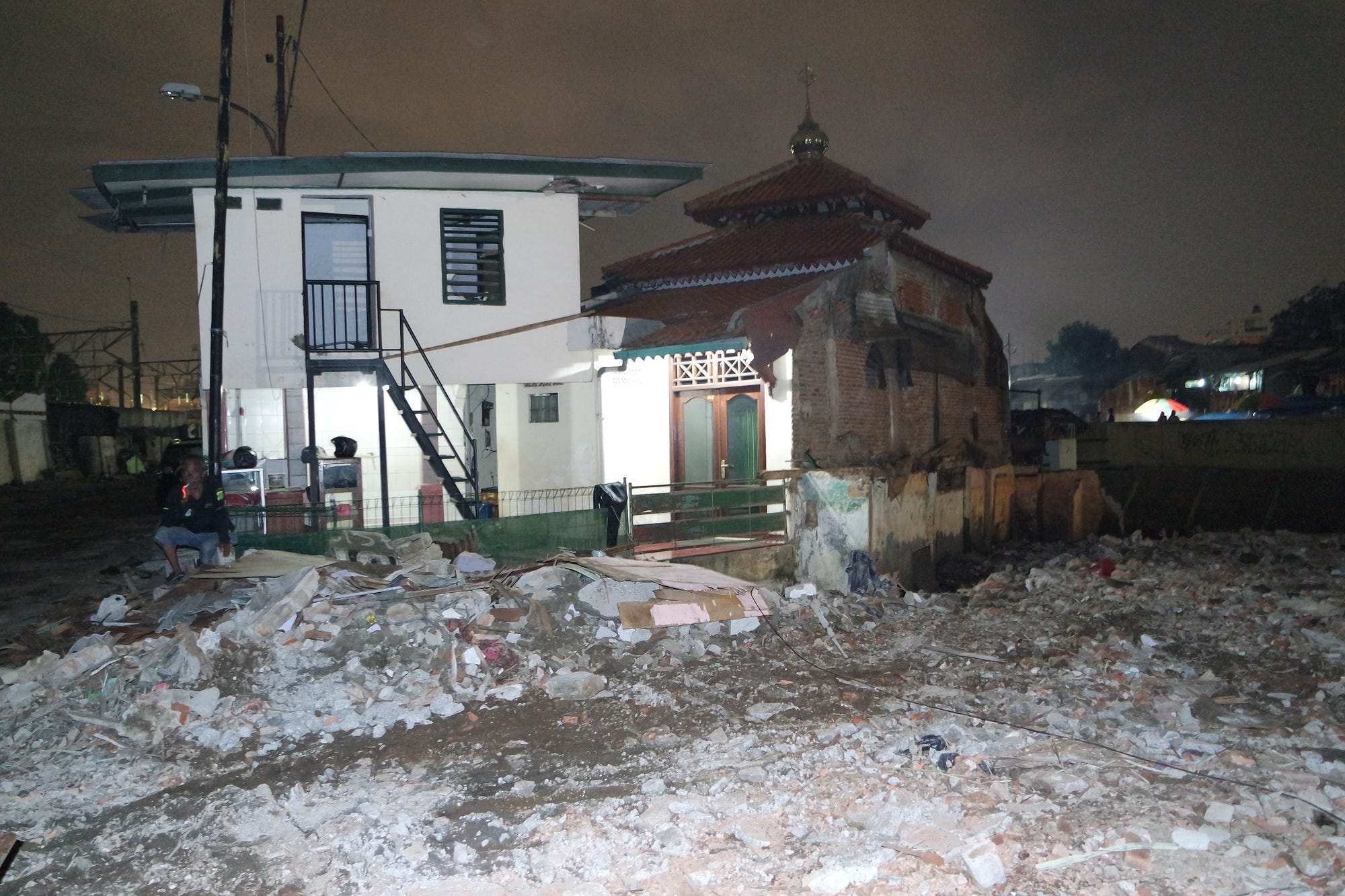 Rumah Di Tanah Gusuran Cahaya Tanah Gusuran Medium