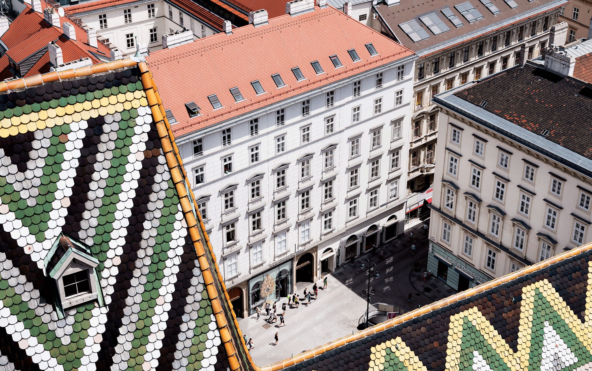 Austrian photographer shot visitors cheap Viennese pubs Austrian photographer shot visitors cheap Viennese pubs