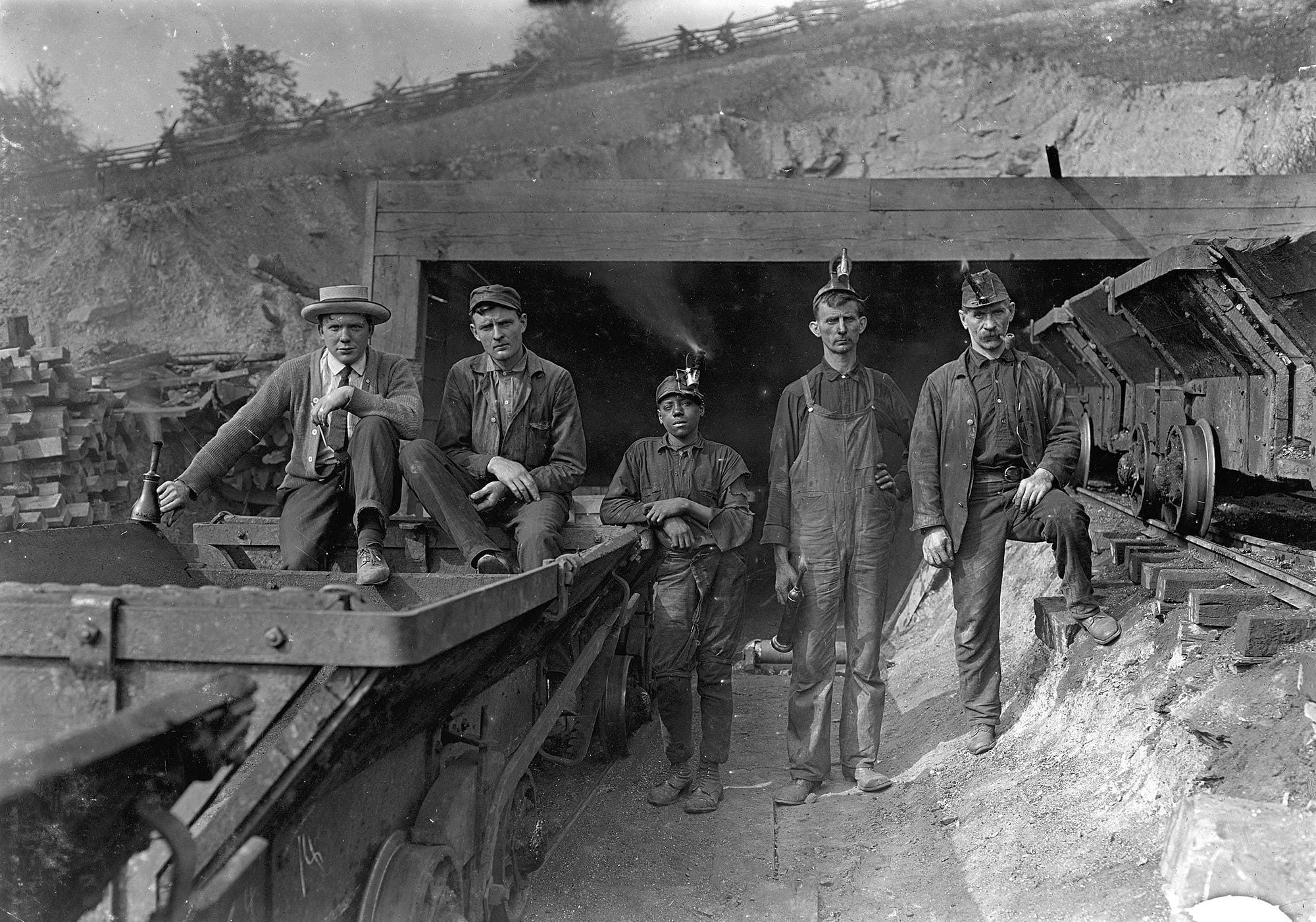 10-000-west-virginia-coal-miners-once-went-to-war-with-the-local-police