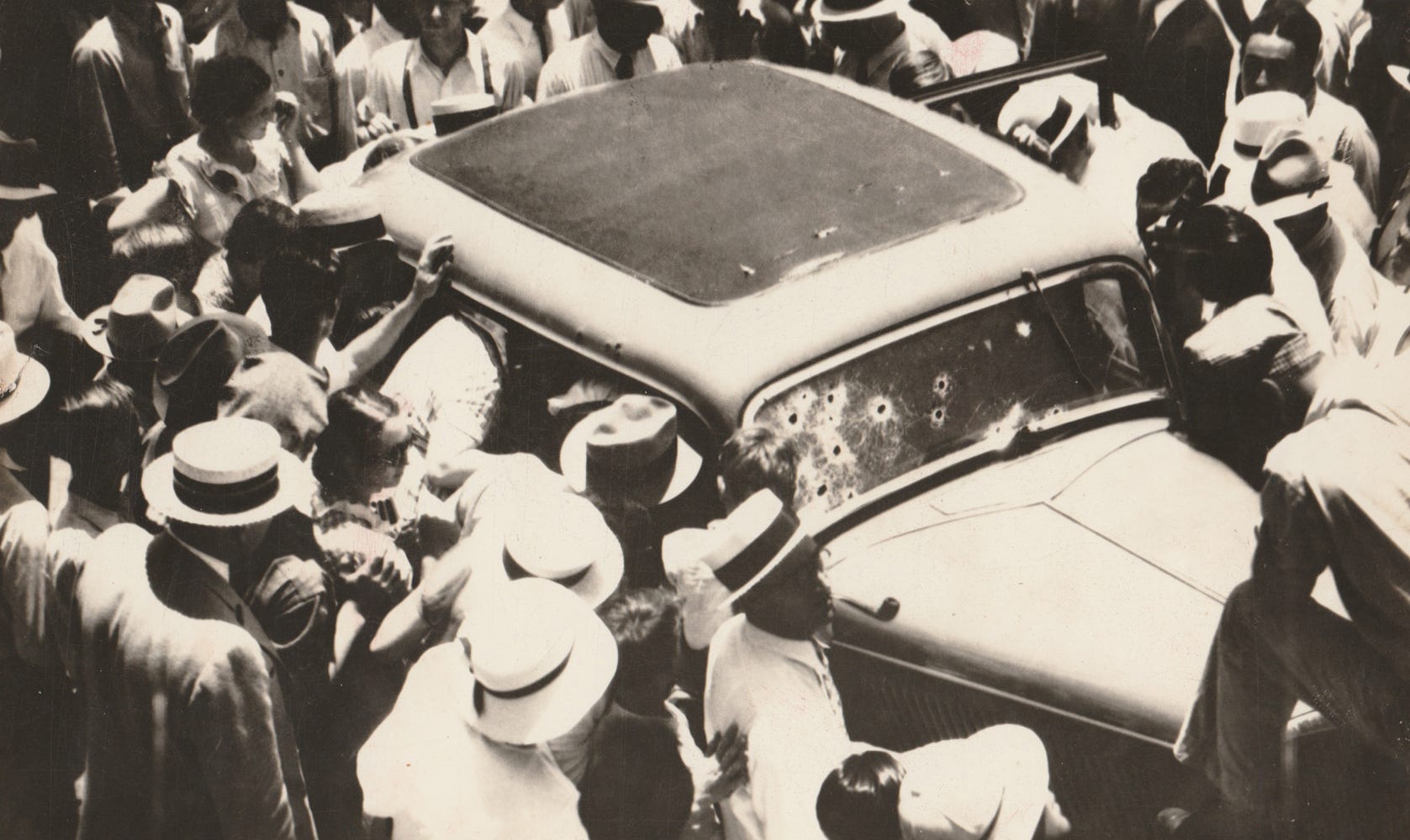 These Rare Photos Of Bonnie And Clyde Reveal The Dark Reality Barrow S Stolen Ford V8 1934 Courtesy Pdnb Gallery Dallas Tx