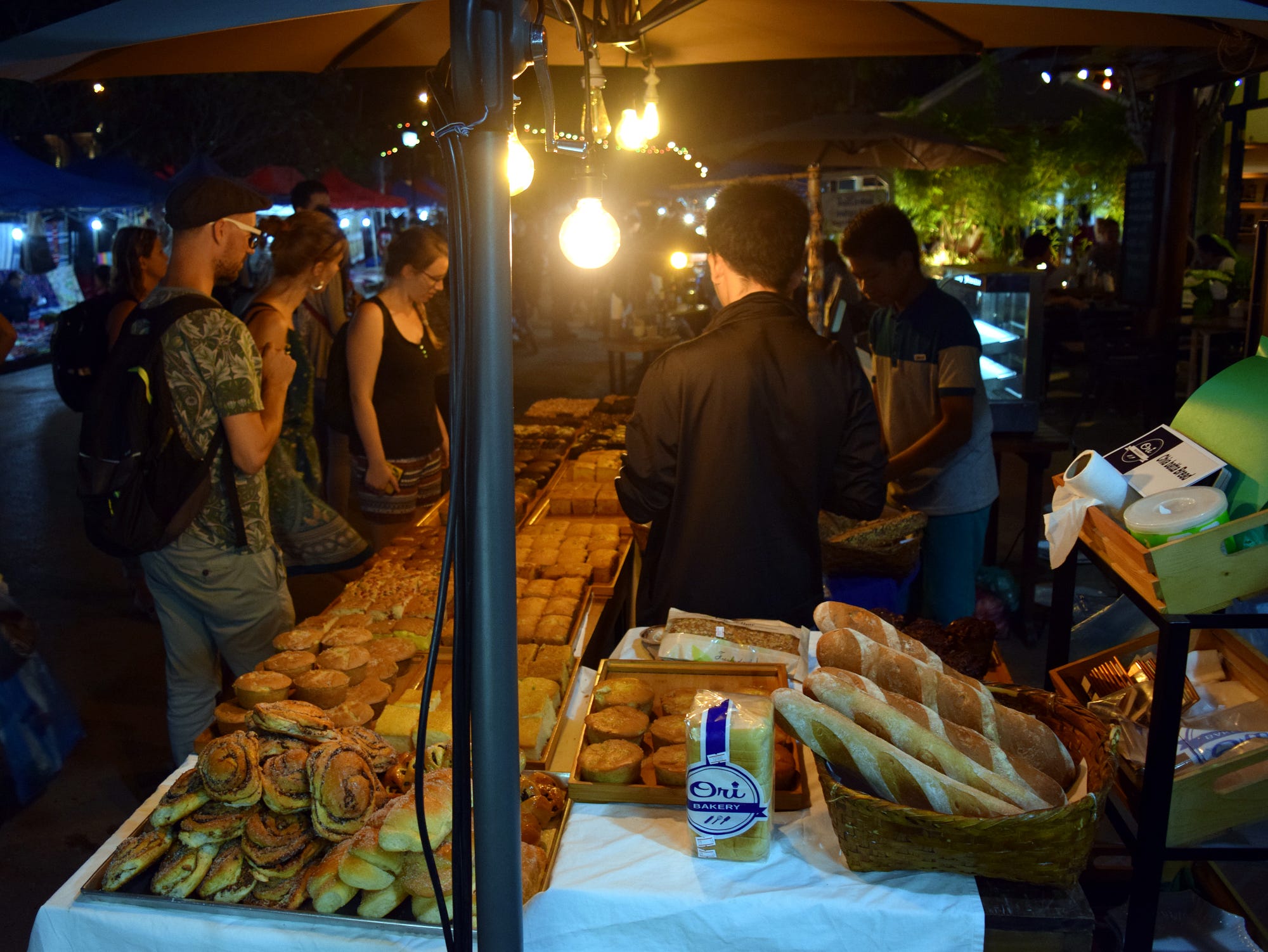 Photo Essay: Night Market, Lao Style – The Creative Cafe