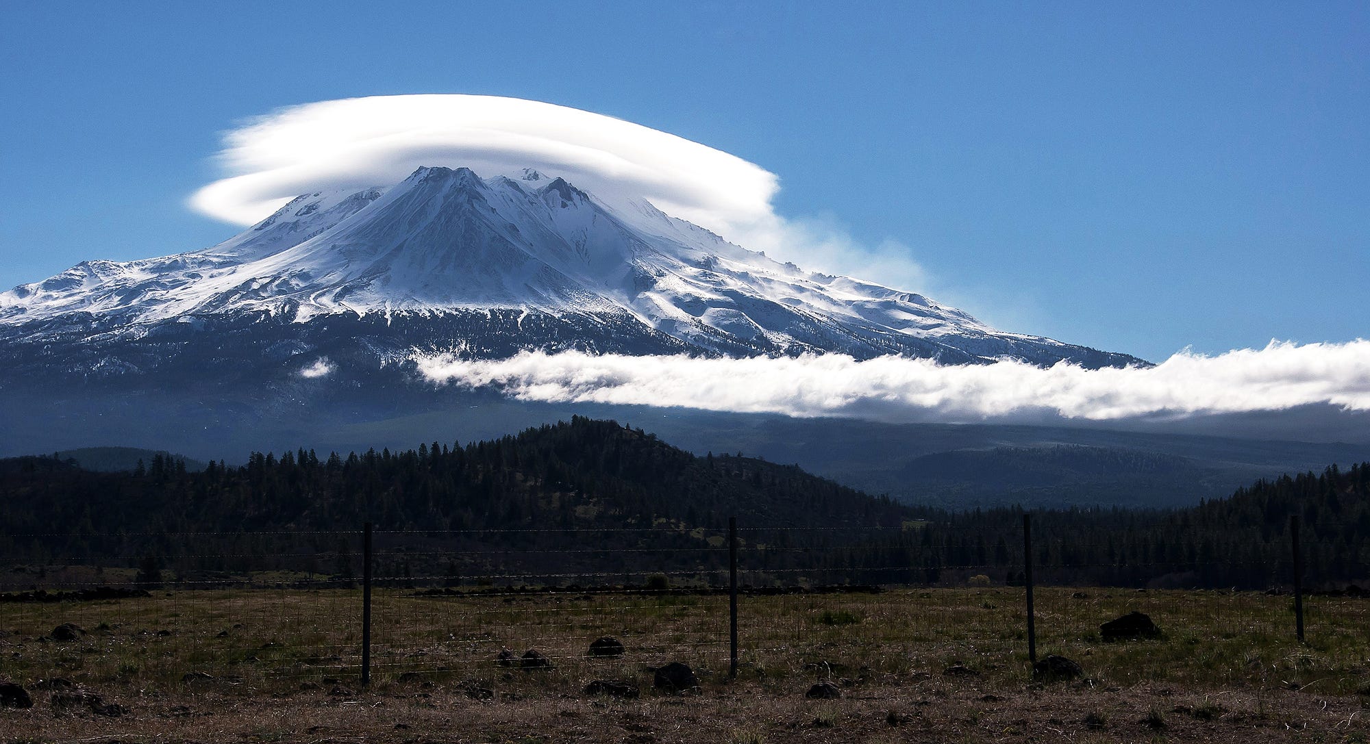 The Alien Clouds Of Mount Shasta The California Sun 1*fjAVYQm6W5n3 QD Qa7tbw