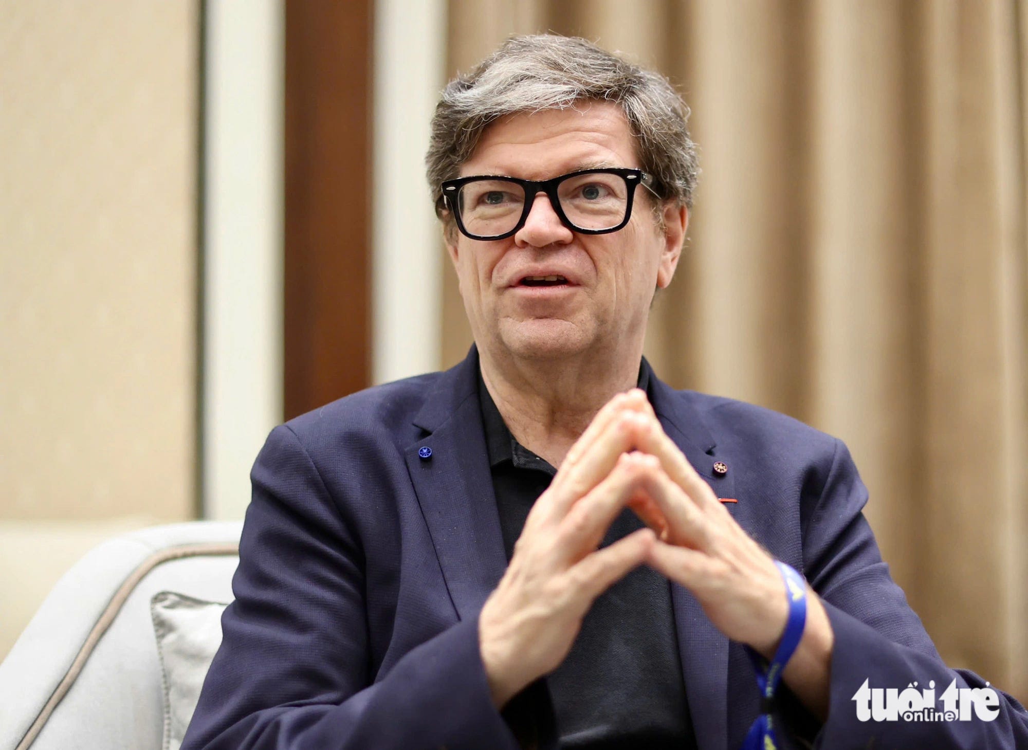 Lecun Versus the LLMs