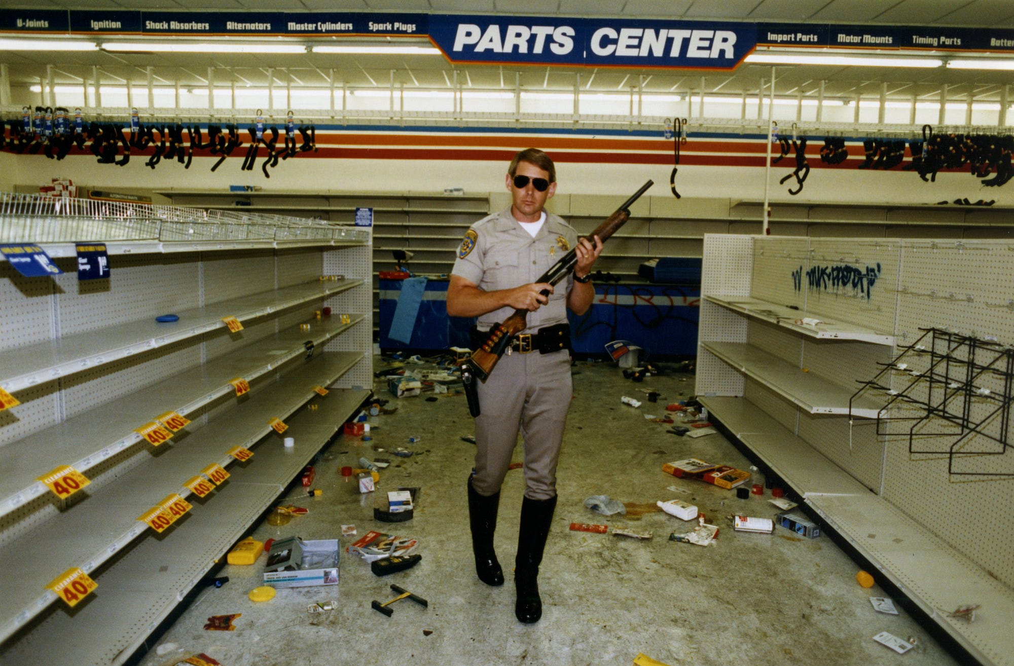 Snapshots of looting during the L.A. riots show anger, exuberance, and a ‘crime of opportunity’