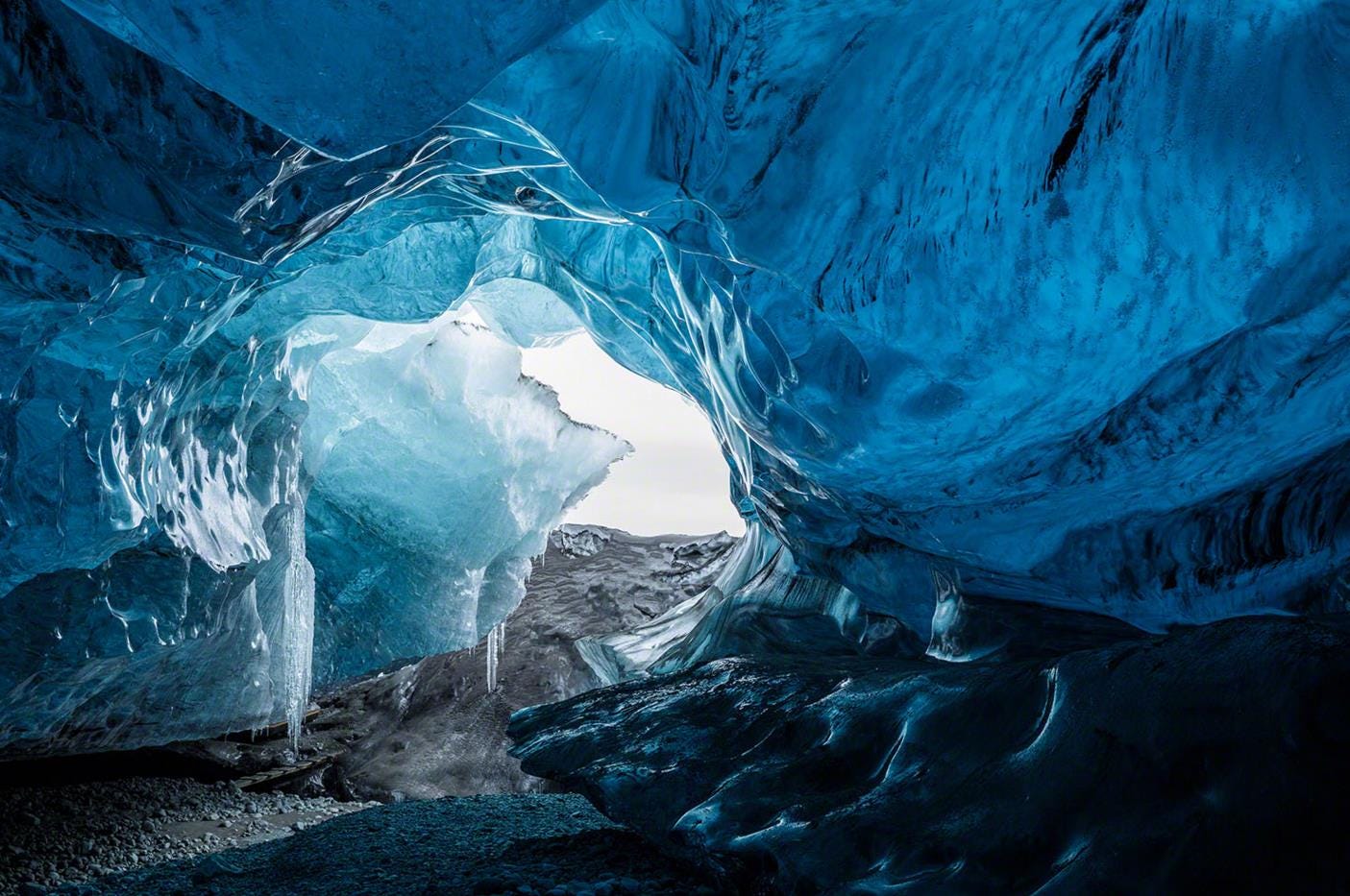 Gallery Photos of "Artic Cave" .