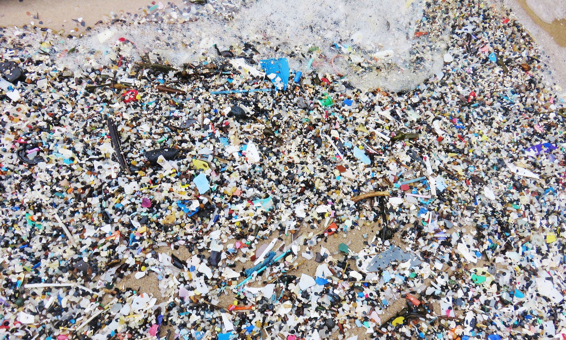 The 10 most insane images of plastic suffocating our oceans