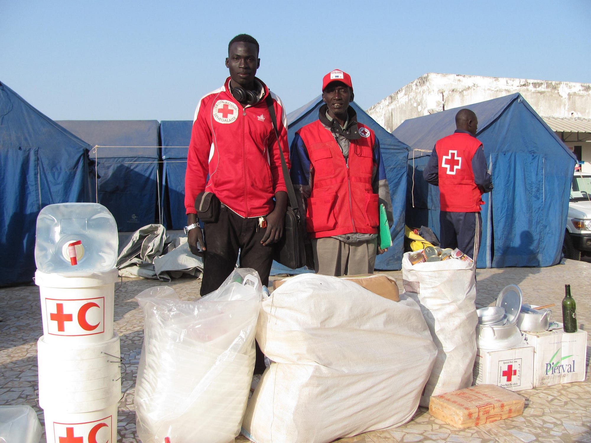 In pictures Red Cross volunteers bring assistance to Gambian refugees