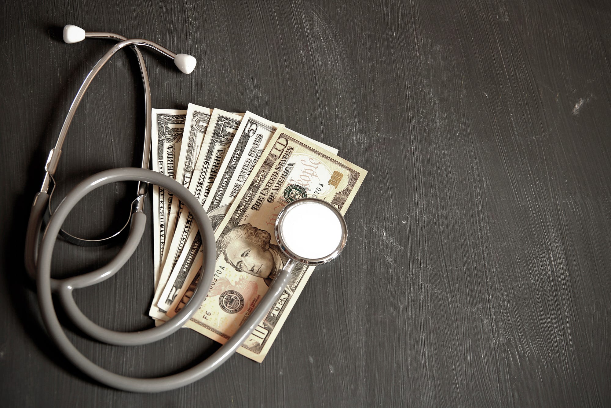 how-much-money-do-us-doctors-make-the-doctor-weighs-in-medium