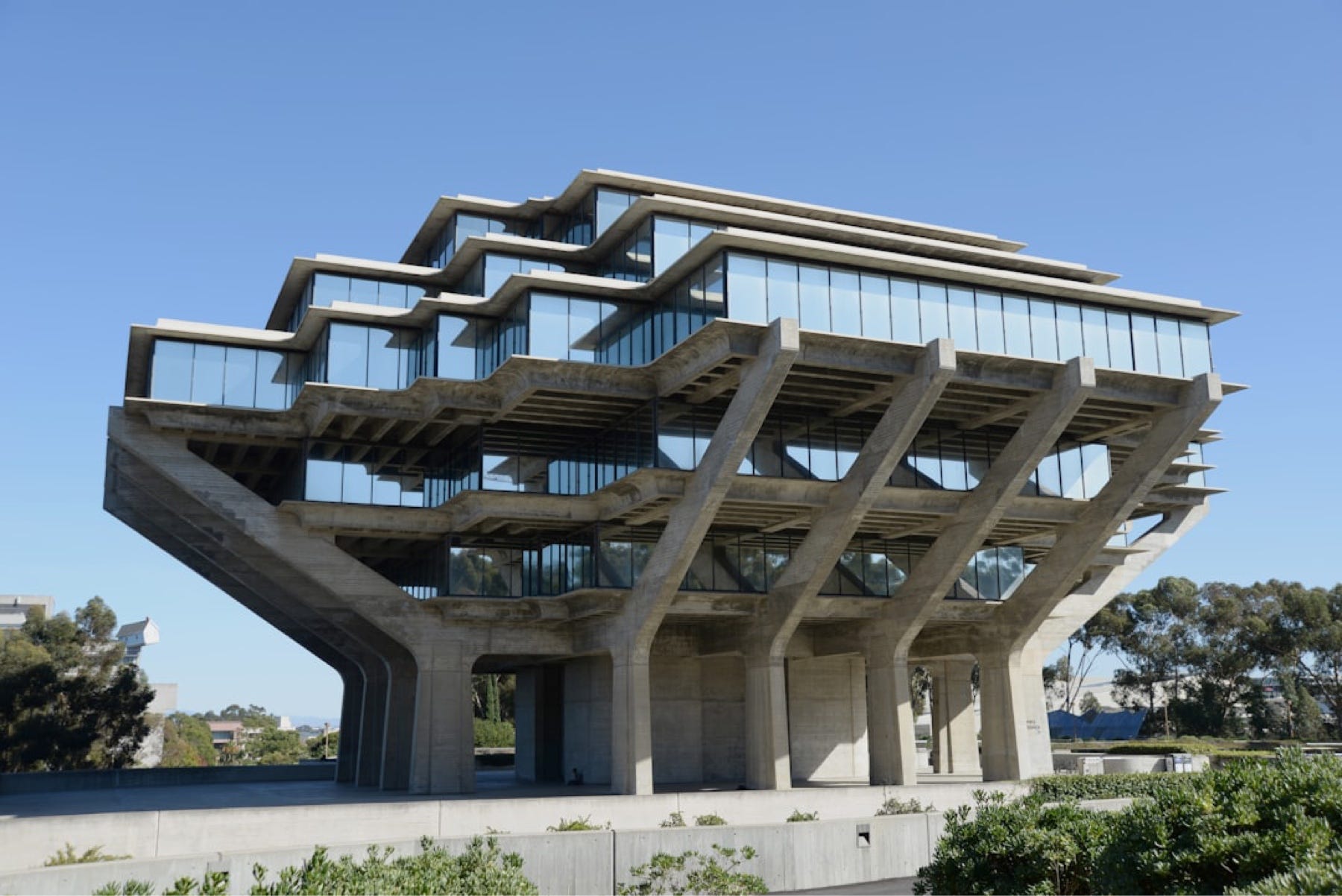California 1980 Architecture: Bold Forms, Postmodern Flair, and Suburban Expansion