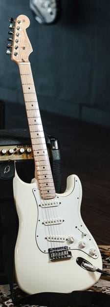 A white Fender Stratocaster image used to explain how to write relevant context-driven Alt text