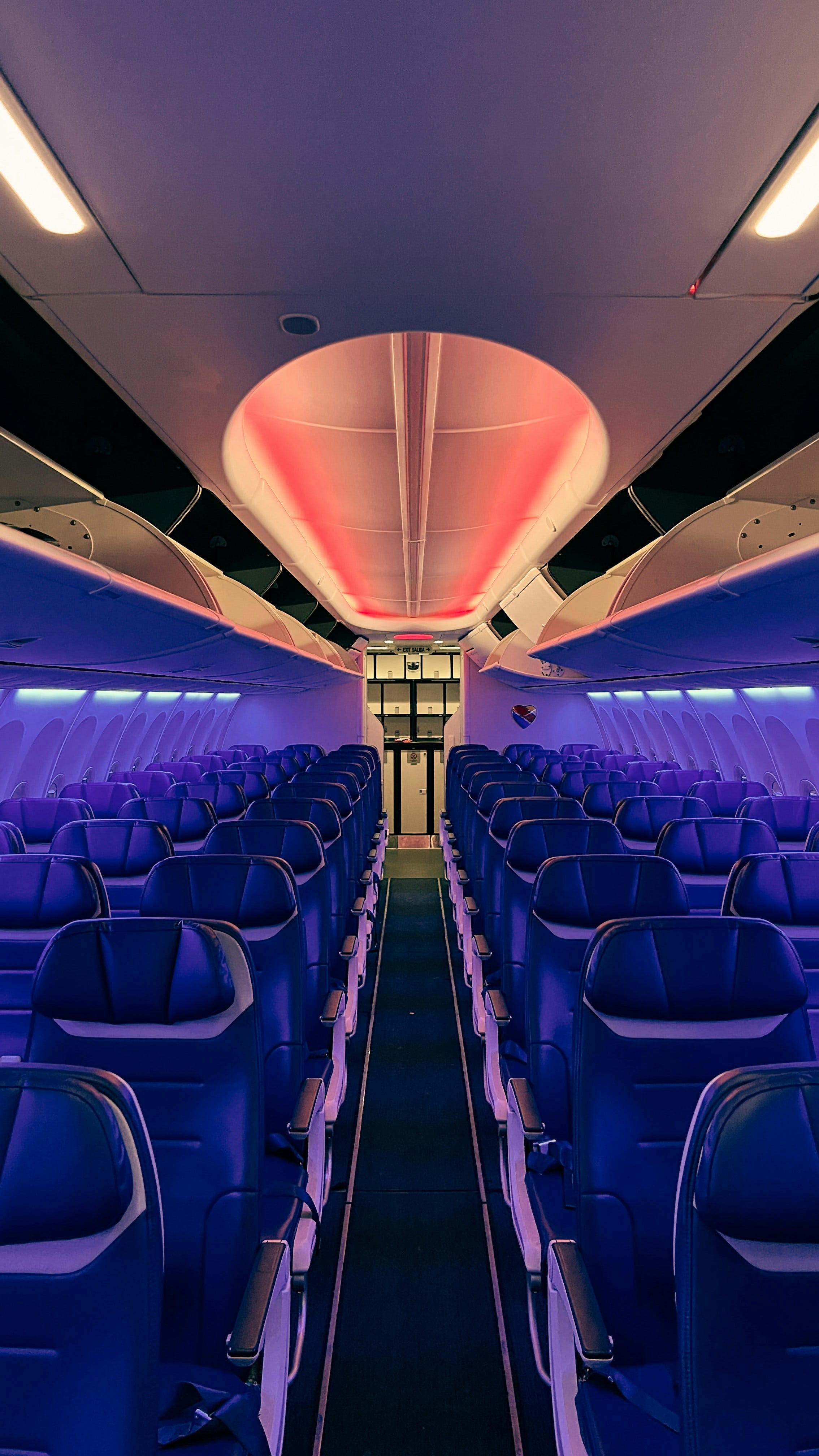 How Aircraft Lighting Helps Create the Perfect Flight Atmosphere