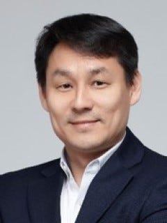 Photo of ICLR 2021 invited speaker Kyu Jin Cho