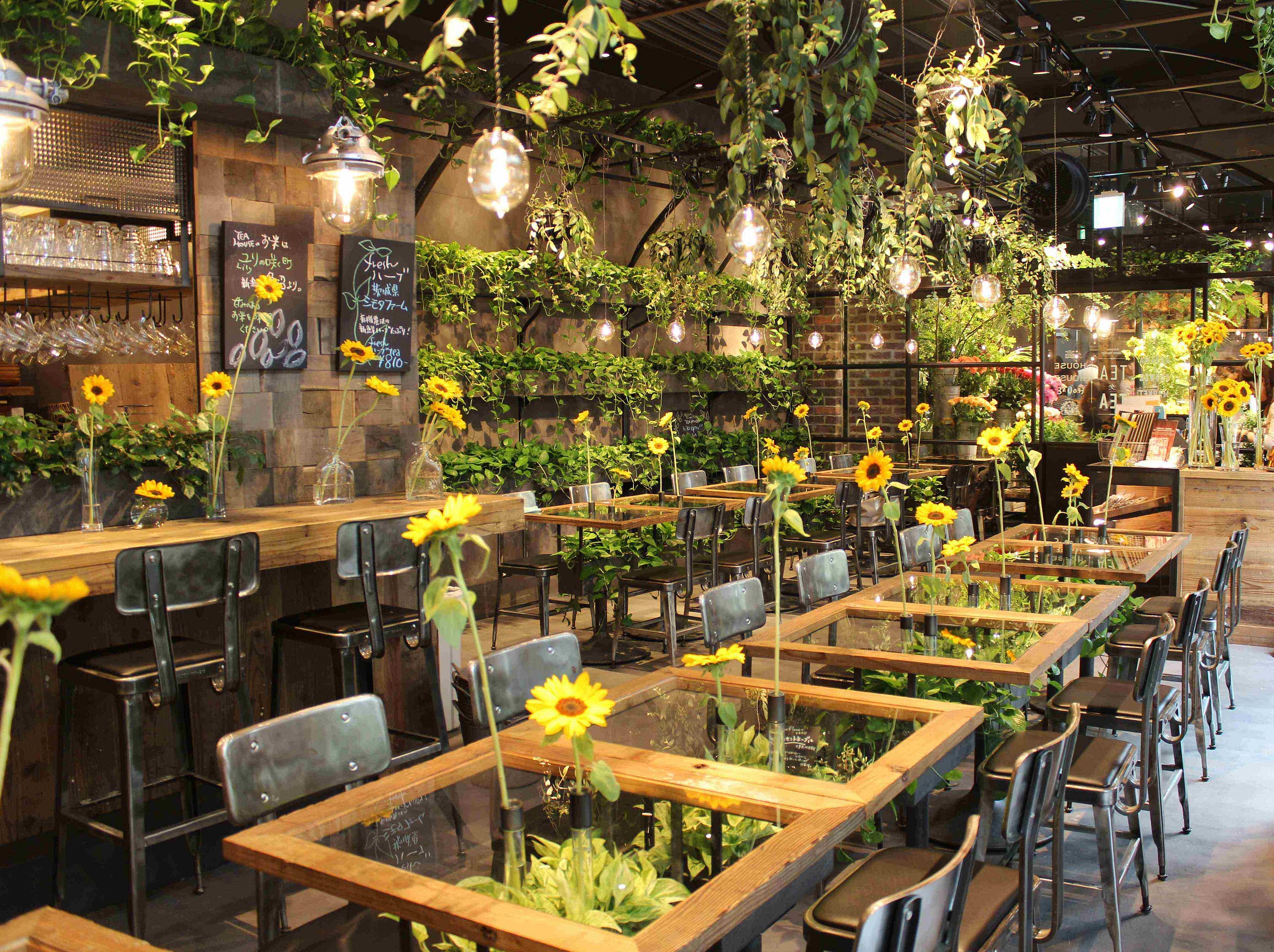 Aoyama Flower Market TEA HOUSE the Beautiful Flower Cafe in Tokyo!