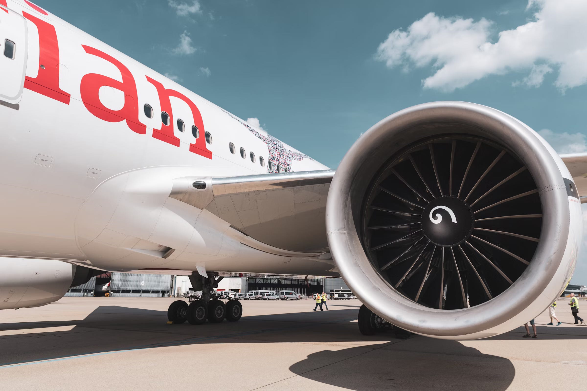 An Air Molecules Journey Through the GE-90 Engine