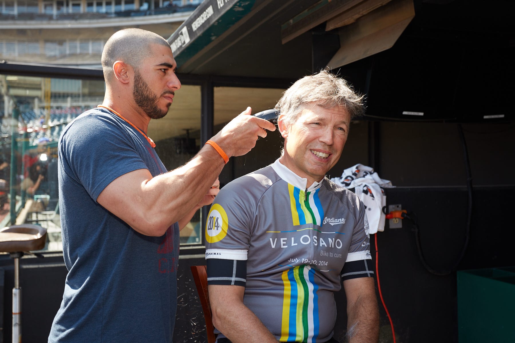 Indians players shave their heads for Mike Aviles' daughter