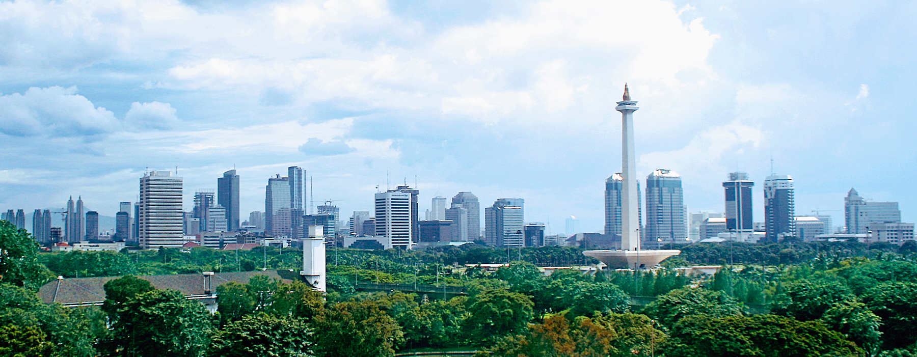“Jakarta Panorama” by Gunawan Kartapranata \[CC BY-SA 3.0\]
