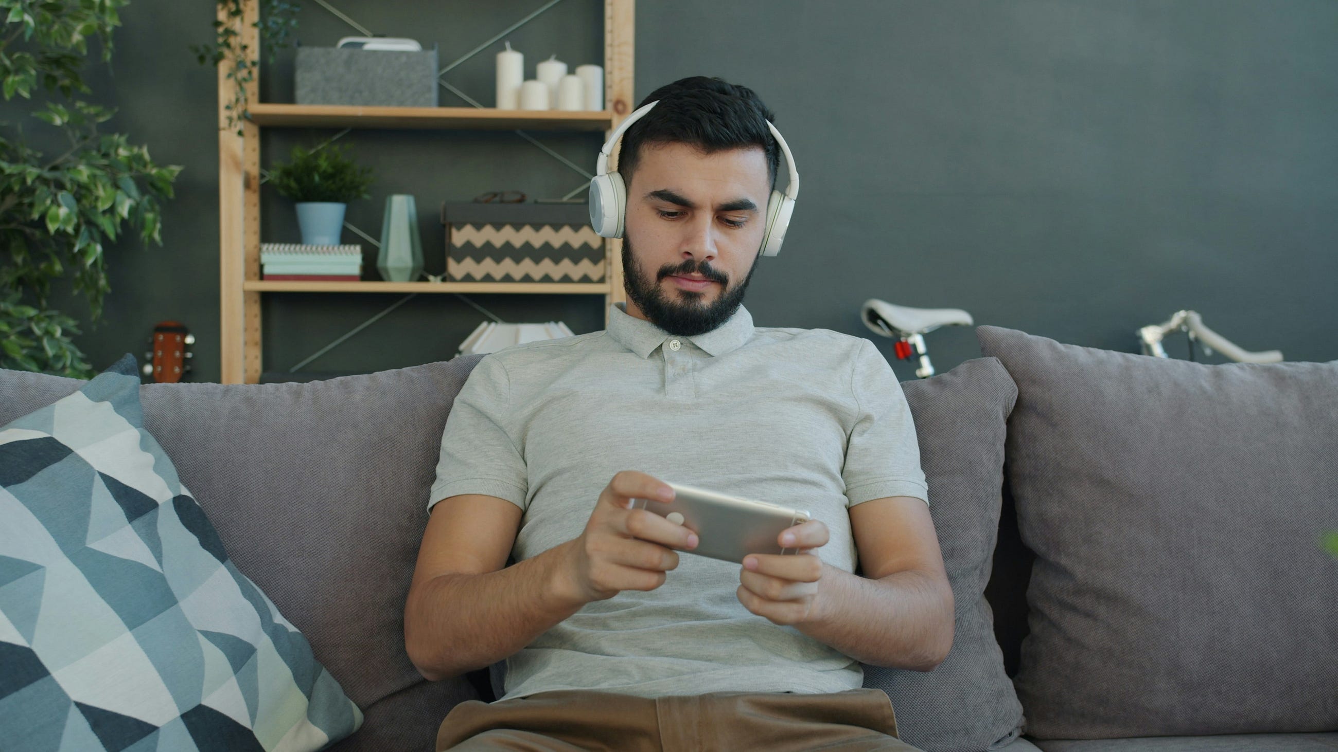 Digital Minimalism in 2026: How I Cut My Screen Time in Half Without Losing Income